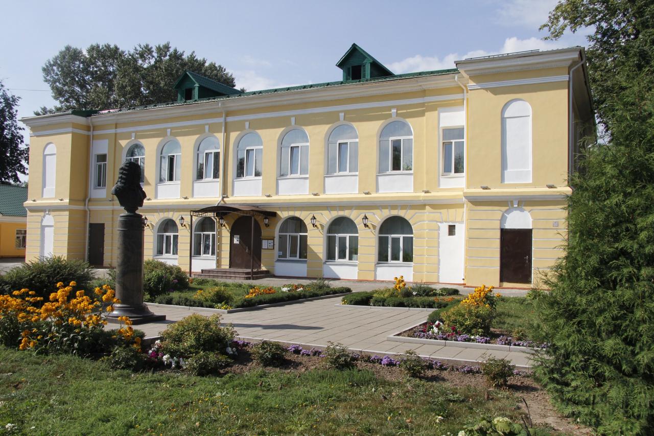 Путевой Дворец поблагодарил Фонд «Родная земля» за пополнение коллекций музея